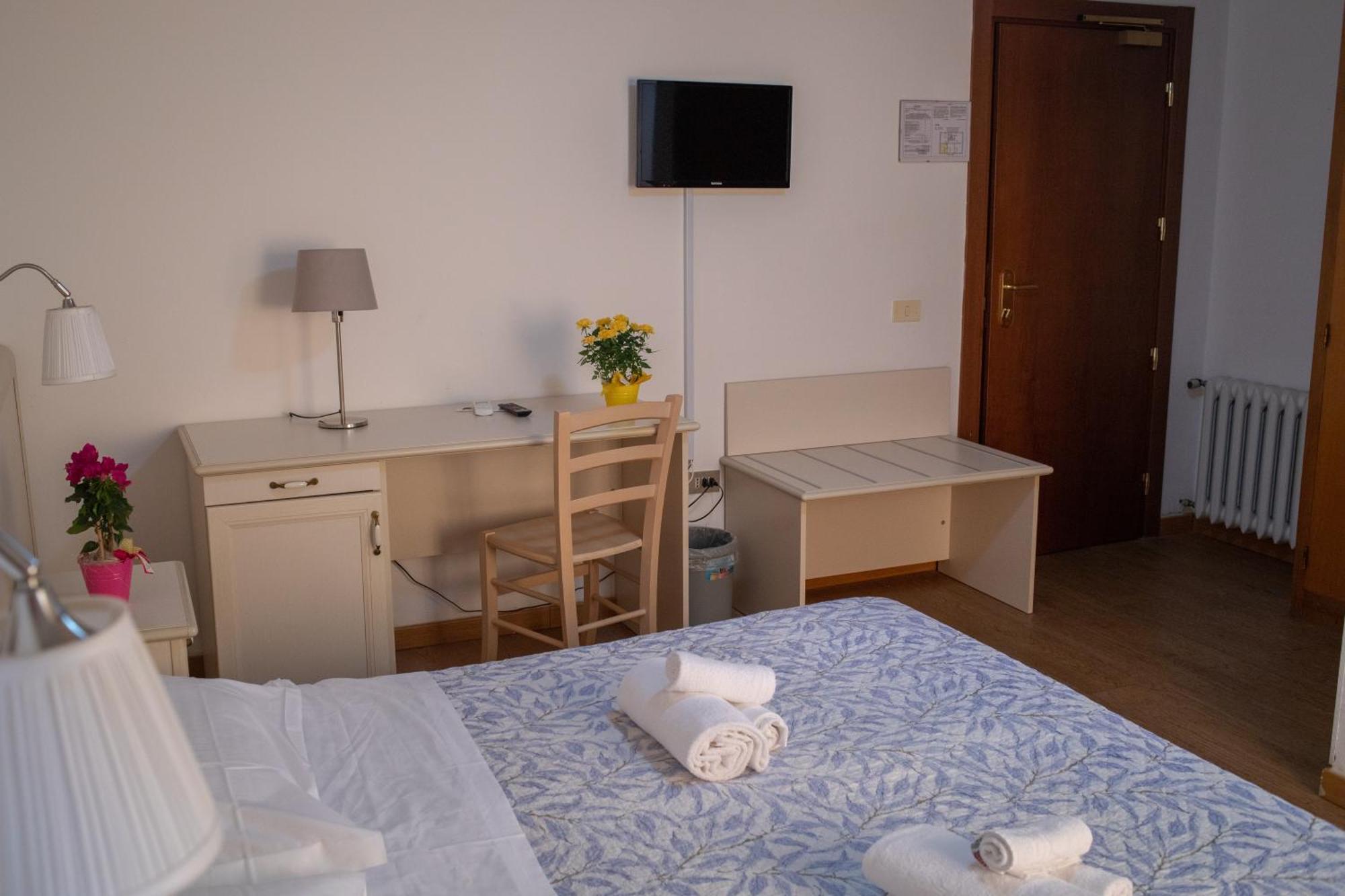 Hotel Ariston Piombino Esterno foto